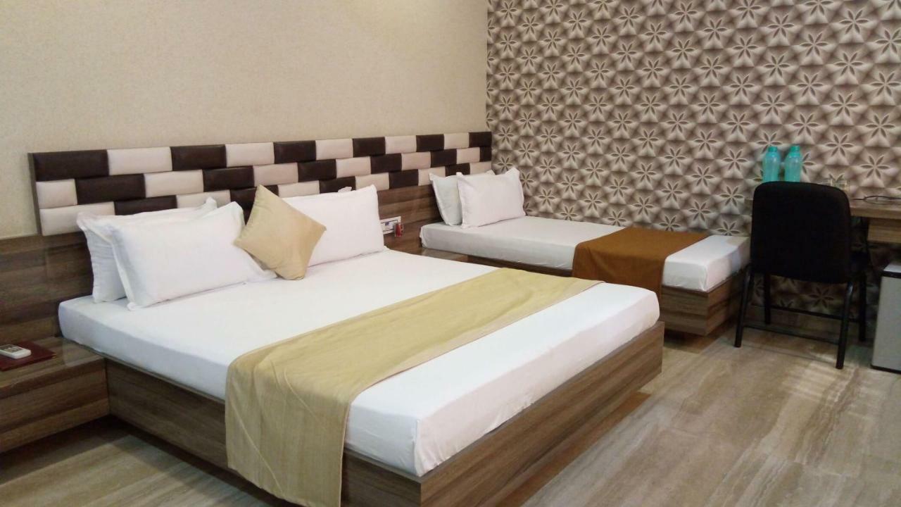 Hotel Shahi Darbar Navsari Exterior photo